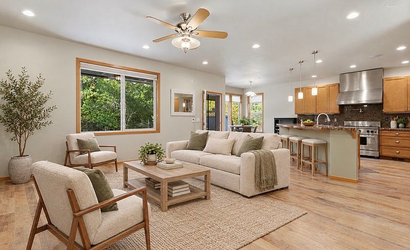 5th image of 272 SW Lakeway Boulevard