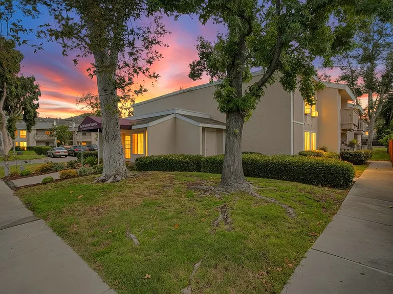512 Sandalwood Pl — Photo 41