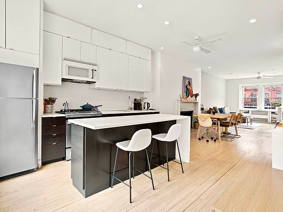 3rd image of 206 Vanderbilt Ave #2