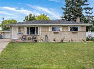 27431 Pleasant Dr, Warren, MI 48088