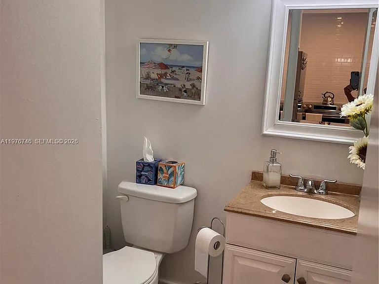 400 N Riverside Dr #410 — Photo 17