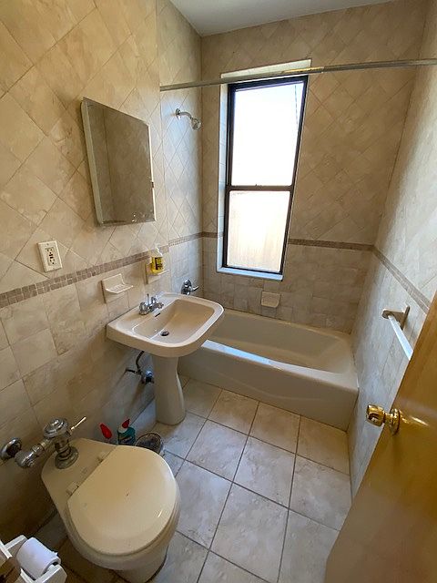 2nd image of 31-41 34th St #2CC