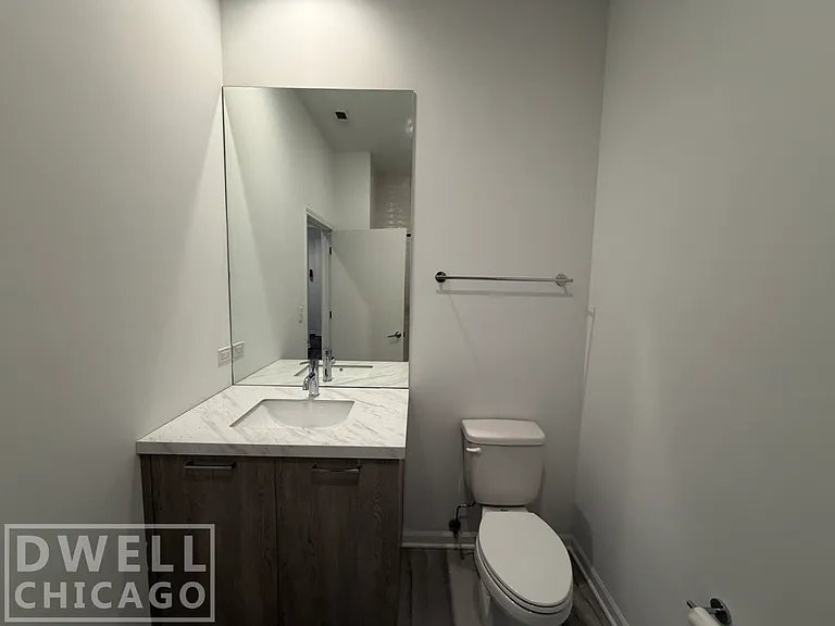 2500 S Wabash Ave #201 — Photo 18