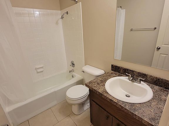 5th image of 2614 S 70th St #42