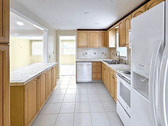 3rd image of 5001 N River Blvd