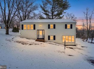 5 Locust Cir, Etters, PA 17319