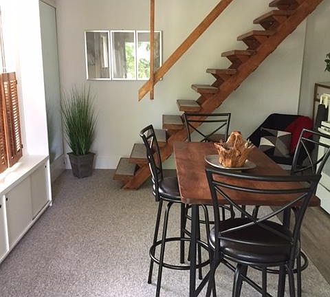 kitchen/sitting area