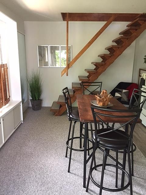 kitchen/sitting area
