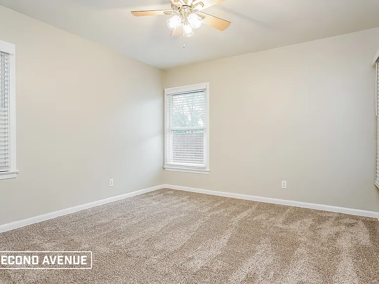 1011 Usher St — Photo 12