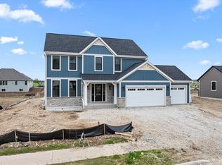1737 Hammock Ln, Oconomowoc, WI 53066