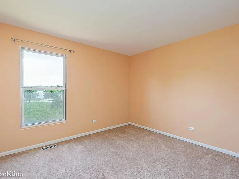 1584 Yellowstone Dr — Photo 15