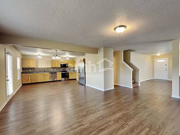 3rd image of 10352 Fairmont Ln