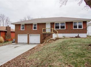 3701 Queen Ridge Dr, Independence, MO 64055