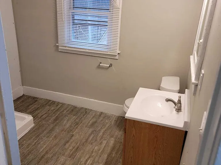 2474 Fullerton Ave — Photo 16