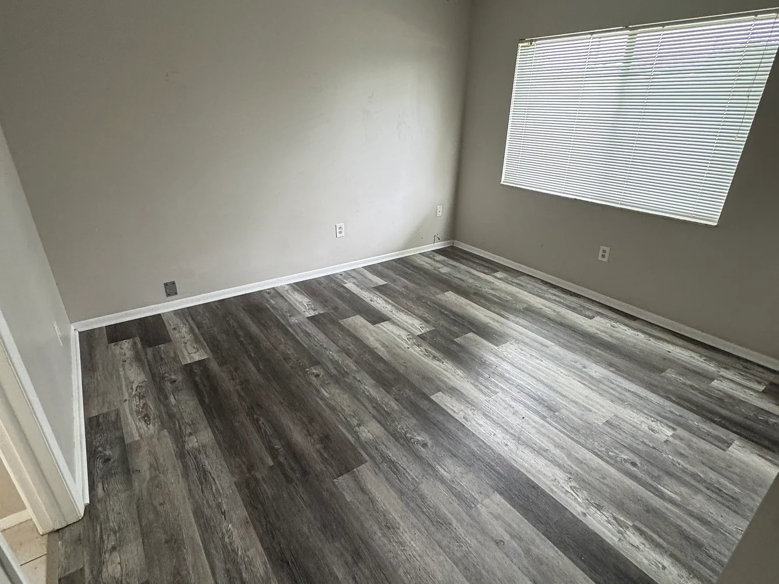 3270 Laurel Dale Dr — Photo 1