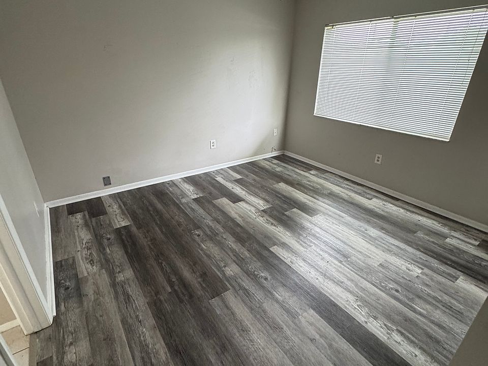 1st image of 3270 Laurel Dale Dr