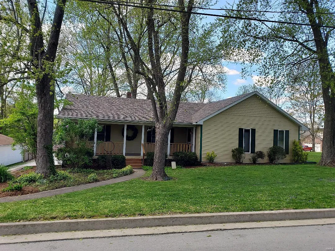 2323 Golfview Dr photo 1