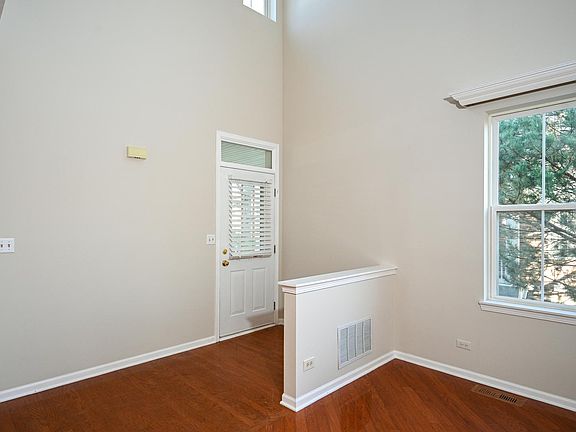 5th image of 59 Woodview Dr #2