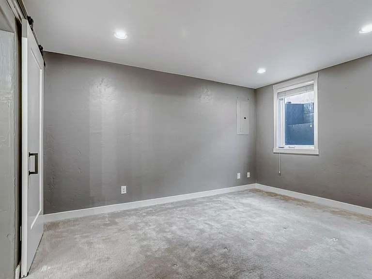 2507 NE 59th St — Photo 15