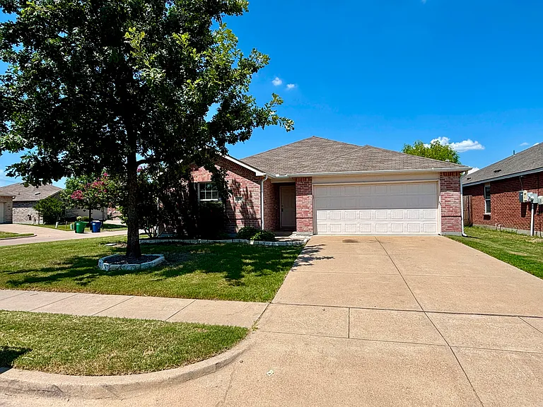 104 Abelia Dr — Photo 1