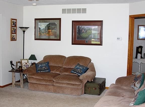 3rd image of 1102 Parkridge Dr