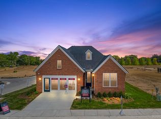 6041 Edmunds Dr, Troy, MI