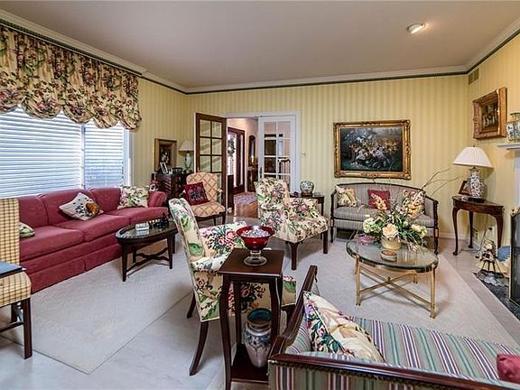 5th image of 255 Lancewood Pl