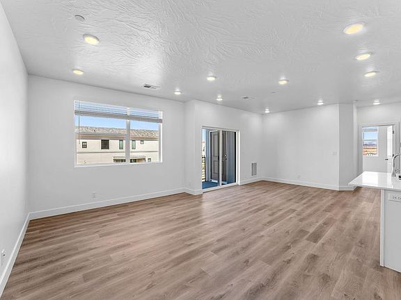 4th image of 5801 S Garnet Dr #Jwpuuw