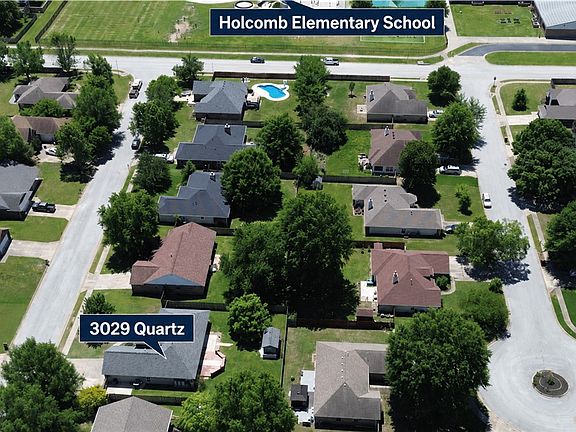 3rd image of 3029 N Quartz Dr