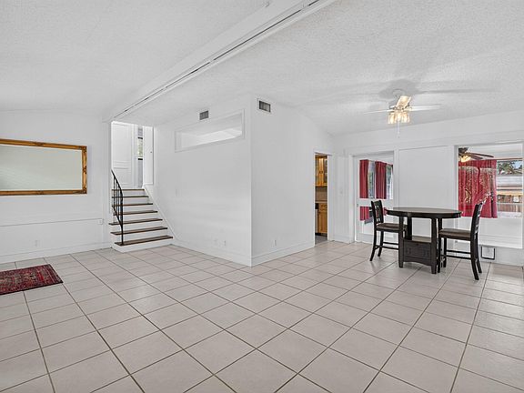 4th image of 424 NW 12th Avenue