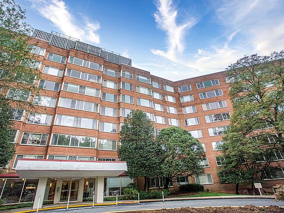 2nd image of 4000 Tunlaw Rd NW APT 829