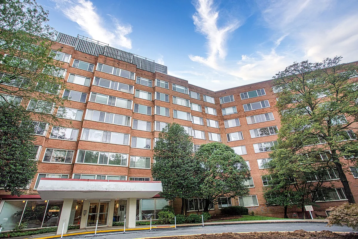 Building Photo - 4000 Tunlaw Rd NW #829