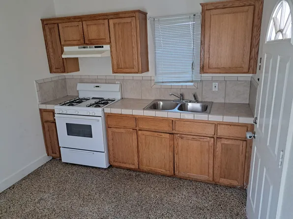 1920 N 11th Ave Unit B, Hanford, CA 93230