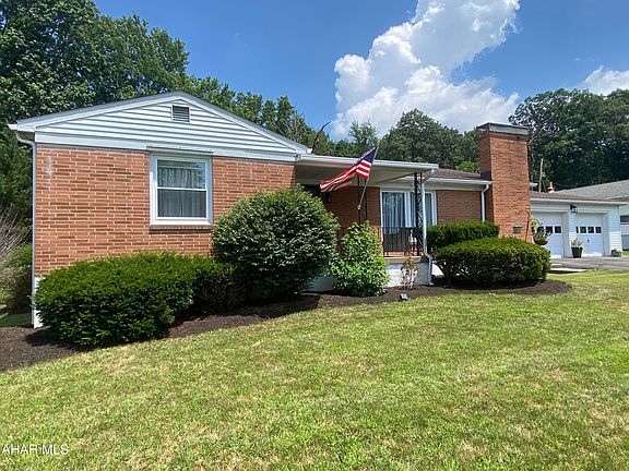 2nd image of 140 Devon Dr