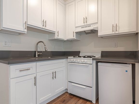 5th image of 1920 S Shenandoah St APT 9