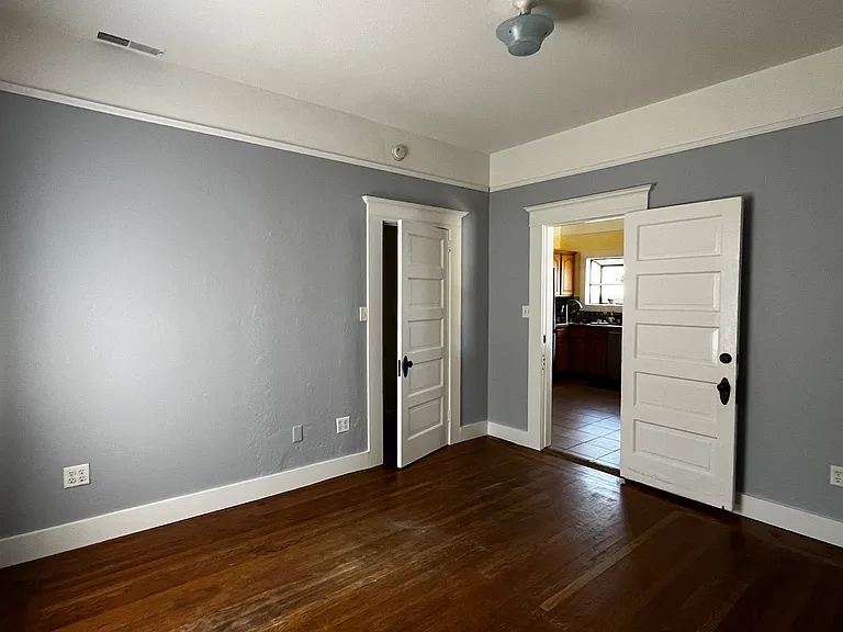 1440 Bay St — Photo 11