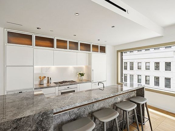 4th image of 30 Warren St #6C