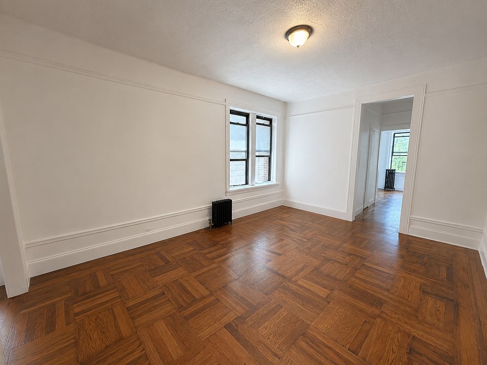 1st image of 2387 Morris Ave APT B4