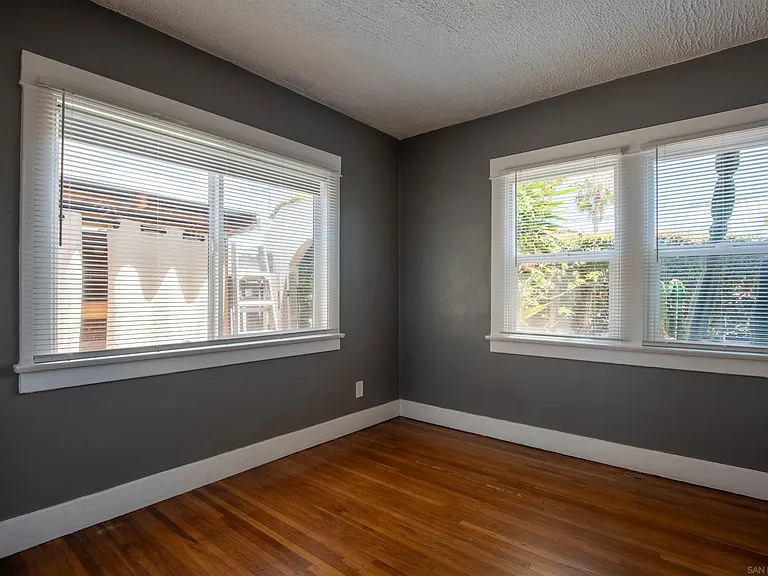 2208 Dwight St — Photo 17