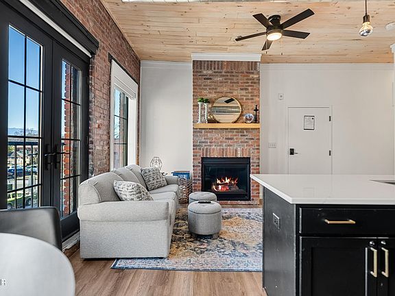 5th image of 118 Court Ave #5