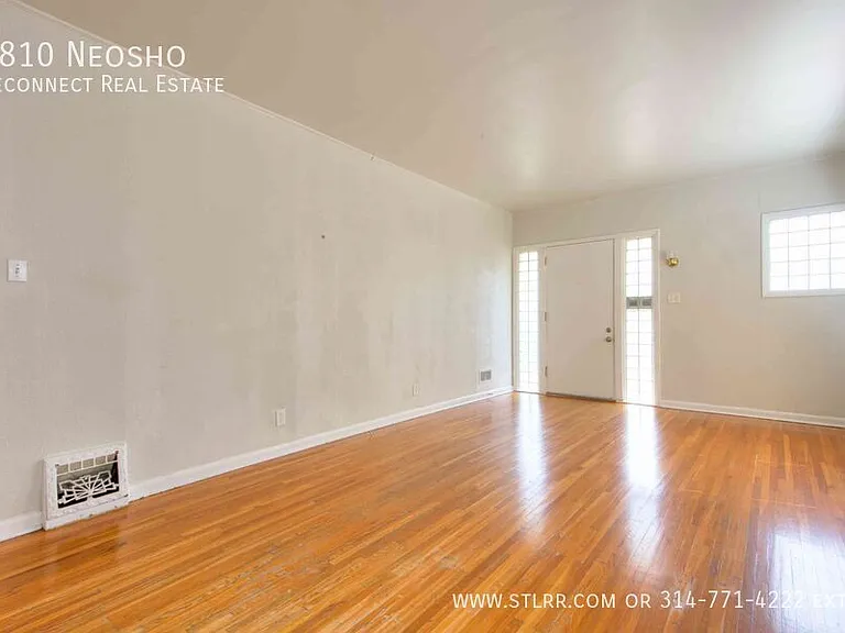 3810 Neosho St — Photo 17