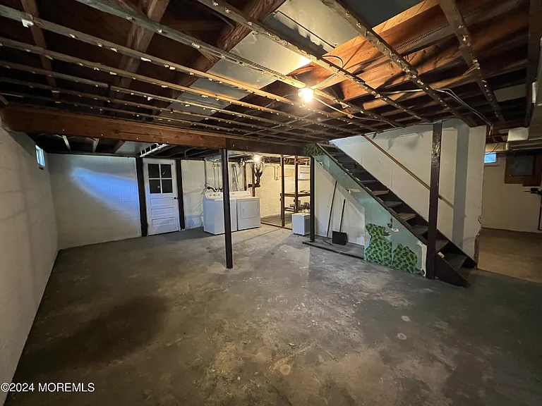 99 McLean St — Photo 16