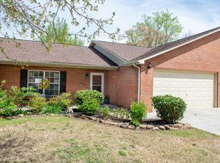 833 Saint Andrews Dr, Maryville, TN 37801