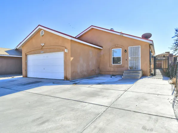 8826 Thor Rd SW, Albuquerque, NM 87121