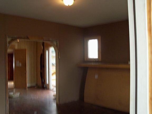 living room ,has new drywall ,and paint.needs trim installed