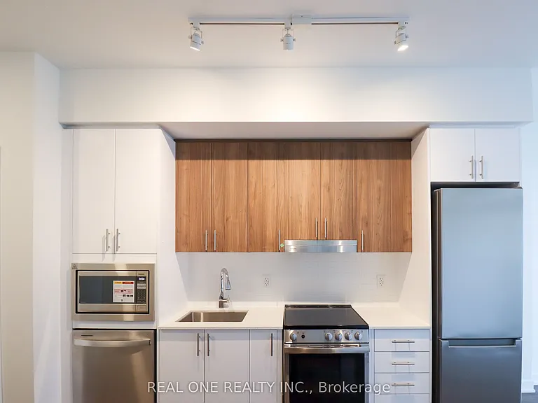 5105 Hurontario St #617 — Photo 10