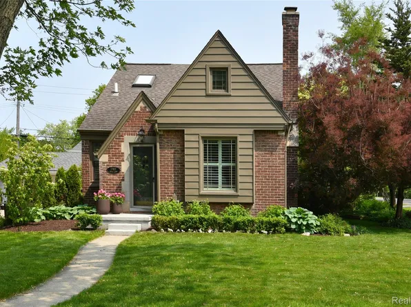 17820 Birwood Ave, Beverly Hills, MI 48025