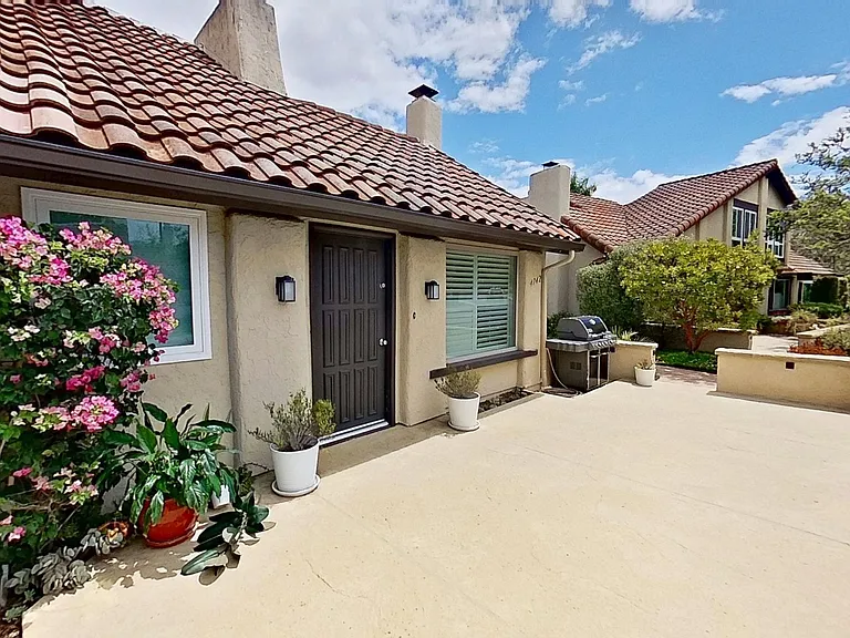 4742 Calle Camarada — Photo 3