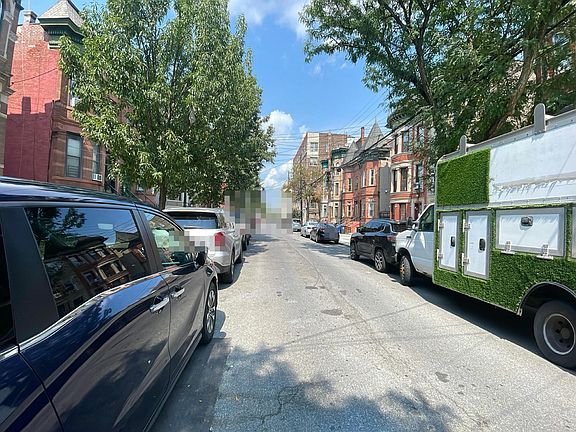 4th image of 740 Kelly St