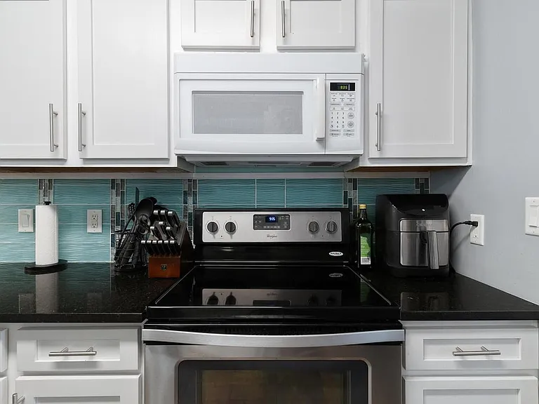 800 Bay Dr #10 — Photo 28